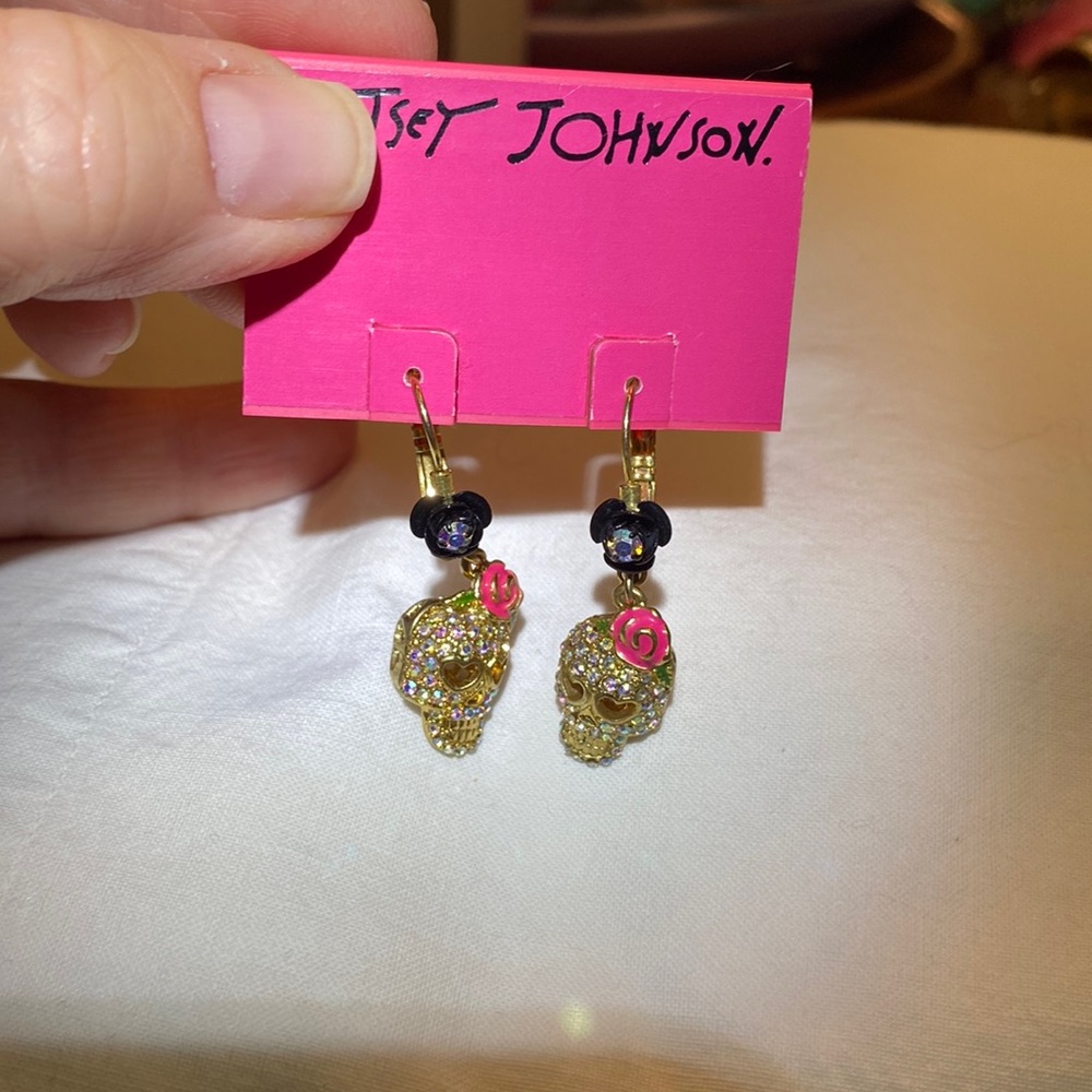 COPY - Betsey Johnson💀Skull Roses Earrings 🌹